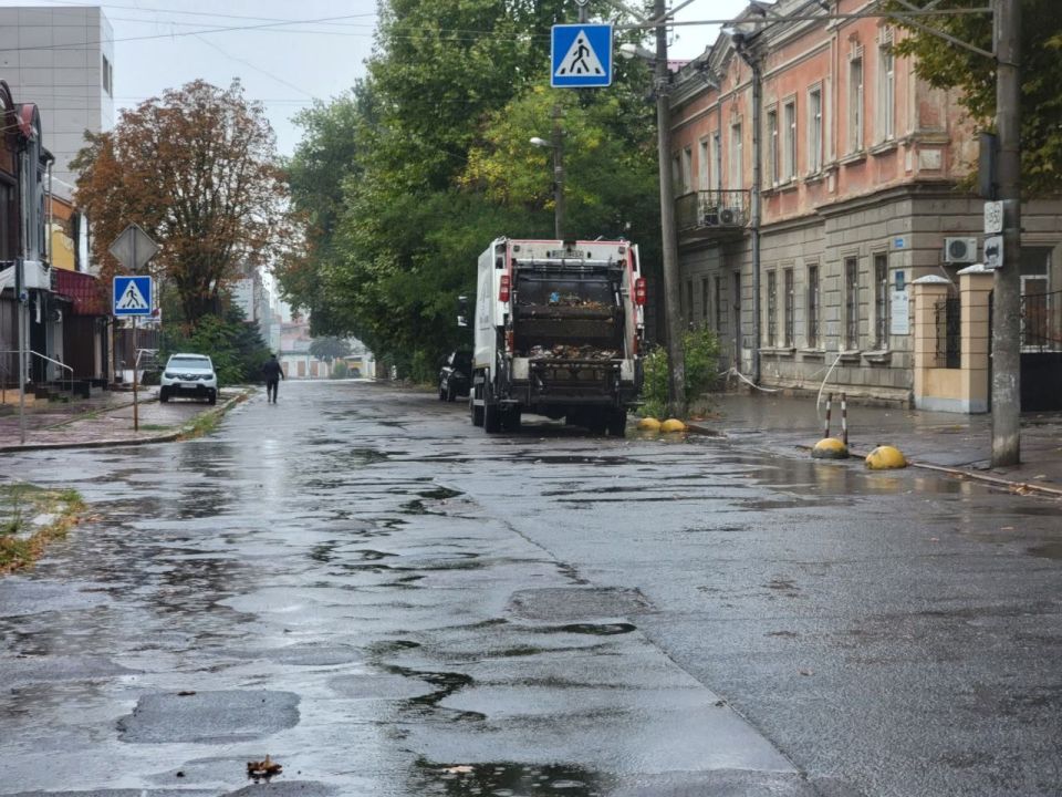 Херсон сегодня накрыла мрачная осенняя пелена: дождь, ветер и серое небо оттеснили привычное солнечное настроение Херсон сегодня накрыла мрачная осенняя пелена: дождь, ветер и серое небо оттеснили привычное солнечное настроение