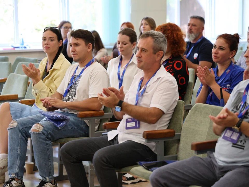 Сотрудники Движения Первых Херсонской посетили образовательную программу «Мастер» Сотрудники Движения Первых Херсонской посетили образовательную программу «Мастер»