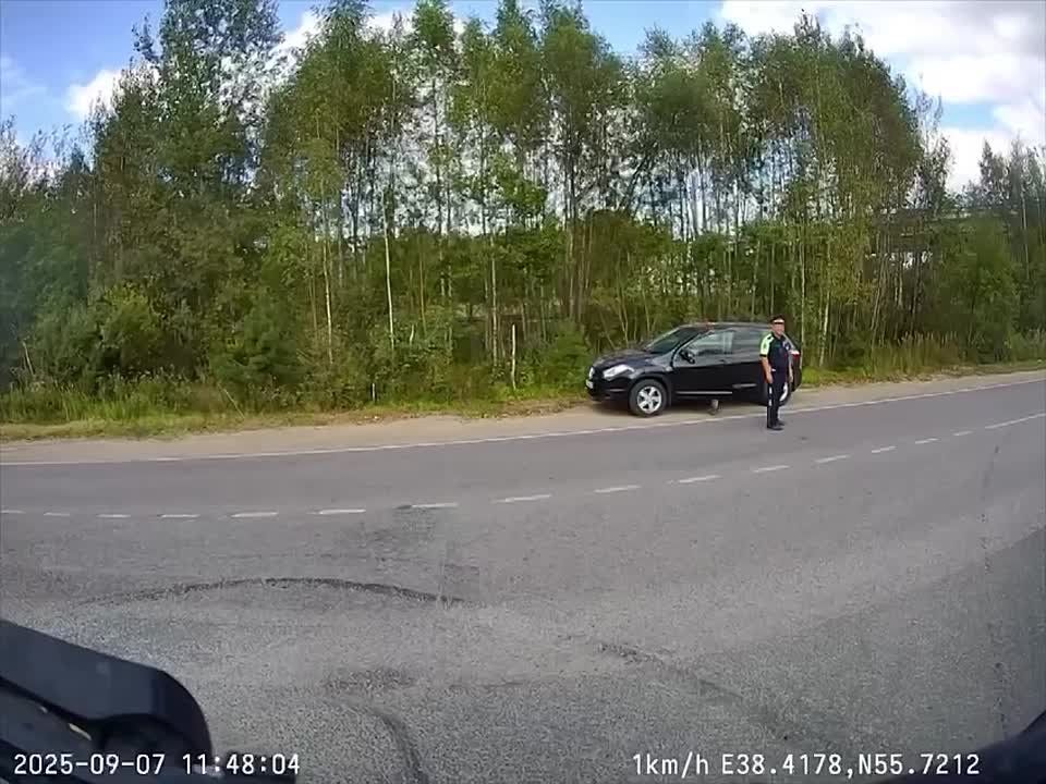 В Подмосковье инспектор ДПС сделал самое доходчивое предупреждение, которое понятно даже без слов