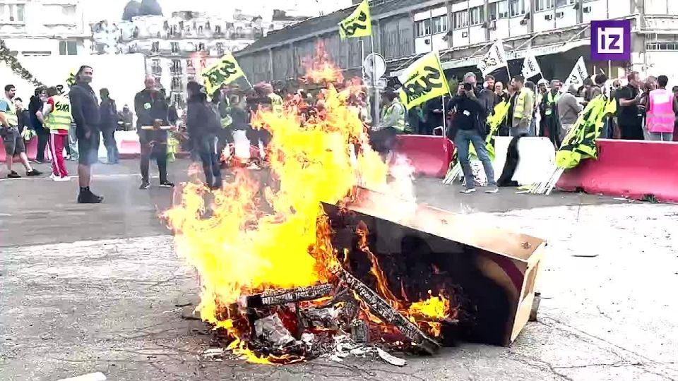 Более 100 тысяч человек вышли на протестные акции во Франции, чтобы выразить недовольство политикой действующих властей, рассказала корреспондент Анастасия Рикеза