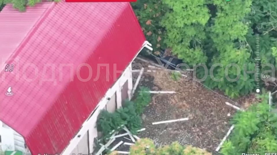 Херсон. В прибрежной зоне города операторами БЛА 18 ОА обнаружена выносная антенна для управления FPV-дронами противника