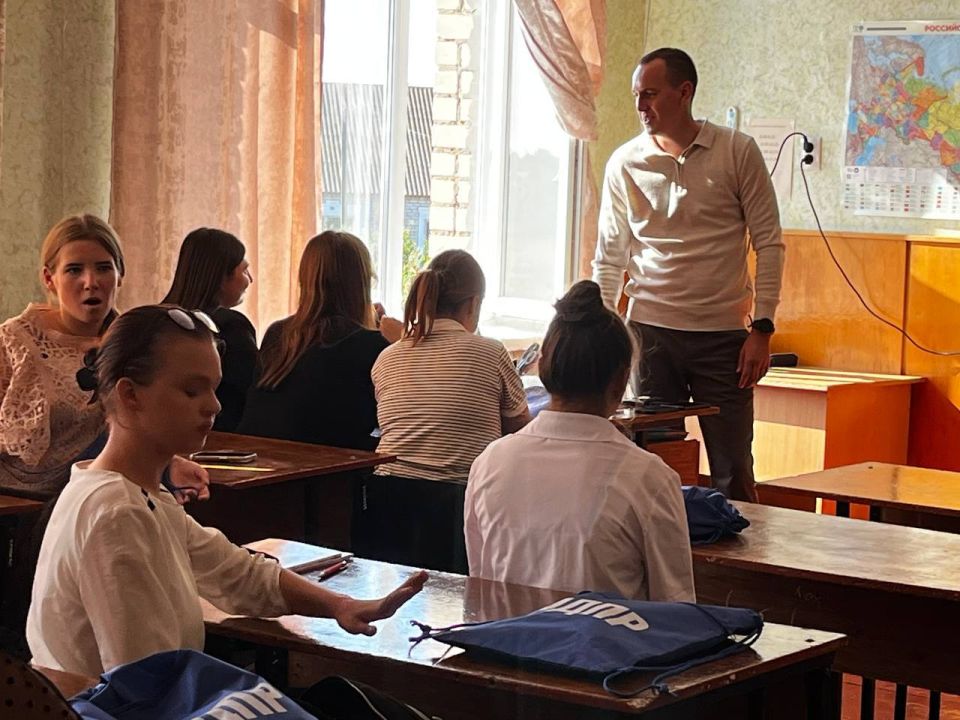 ЛДПР с молодежью Херсонщины: разговор по душам и полезные подарки ЛДПР с молодежью Херсонщины: разговор по душам и полезные подарки