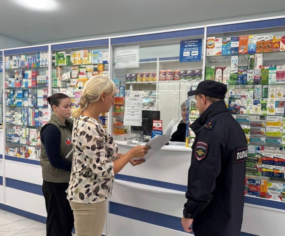 Предъявите рецепт. 10 сентября сотрудники отдела молодежной политики Генической администрации совместно с активистами Движения Первых, Молодёжки Народного фронта и представителями Антинаркотической комиссии Генического... Предъявите рецепт. 10 сентября сотрудники отдела молодежной политики Генической администрации совместно с активистами Движения Первых, Молодёжки Народного фронта и представителями Антинаркотической комиссии Генического...
