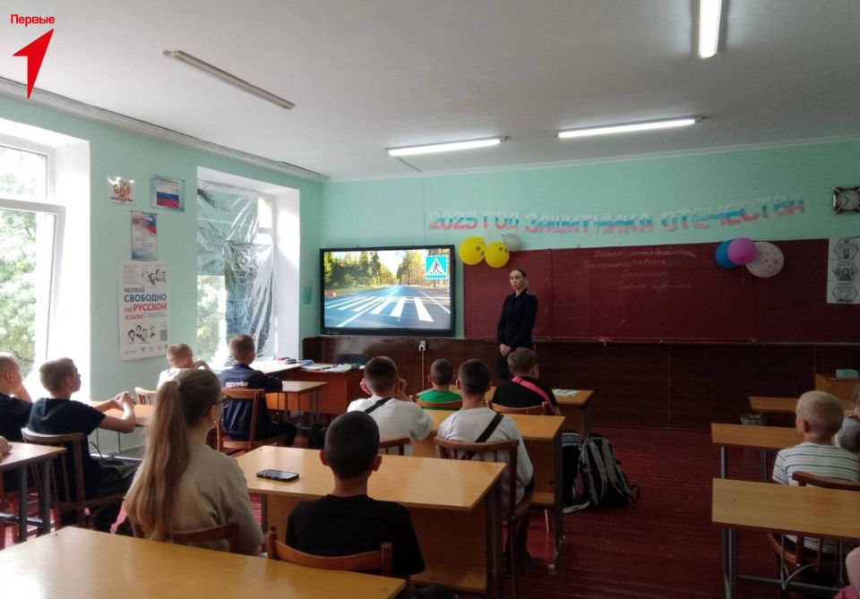 Первые повторили правила дорожного движения Первые повторили правила дорожного движения