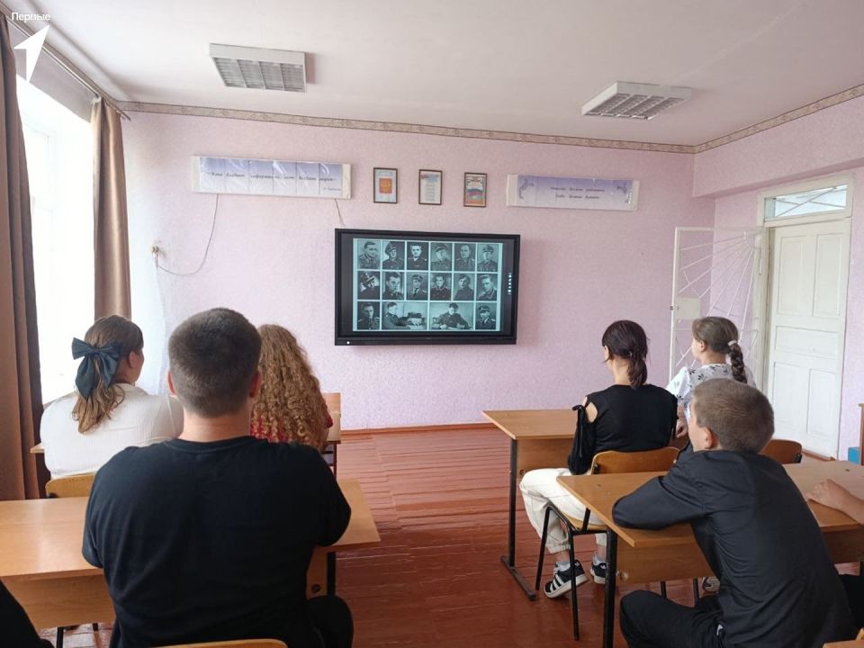 Активисты Новодмитровской школы почтили память жертв фашизма Активисты Новодмитровской школы почтили память жертв фашизма