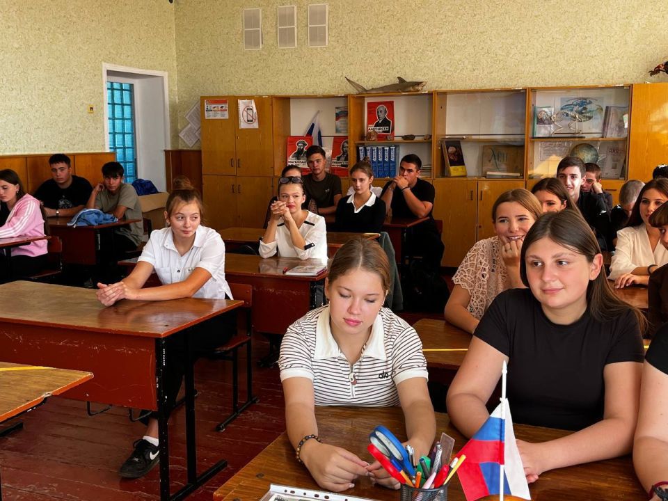 ЛДПР с молодежью Херсонщины: разговор по душам и полезные подарки ЛДПР с молодежью Херсонщины: разговор по душам и полезные подарки