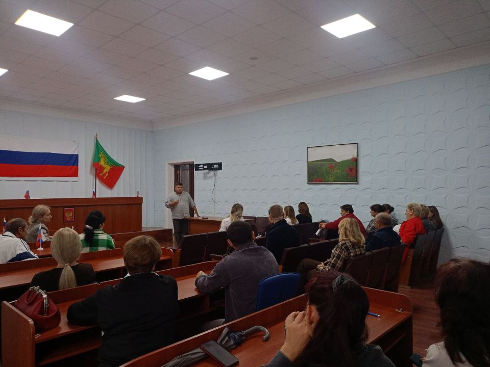 В Нижнесерогозском муниципальном округе состоялась запланированная первично-стратегическая сессия по развитию молодежной политики, провел начальник отдела Мц АНО «Патриот» Сергей Бахтин