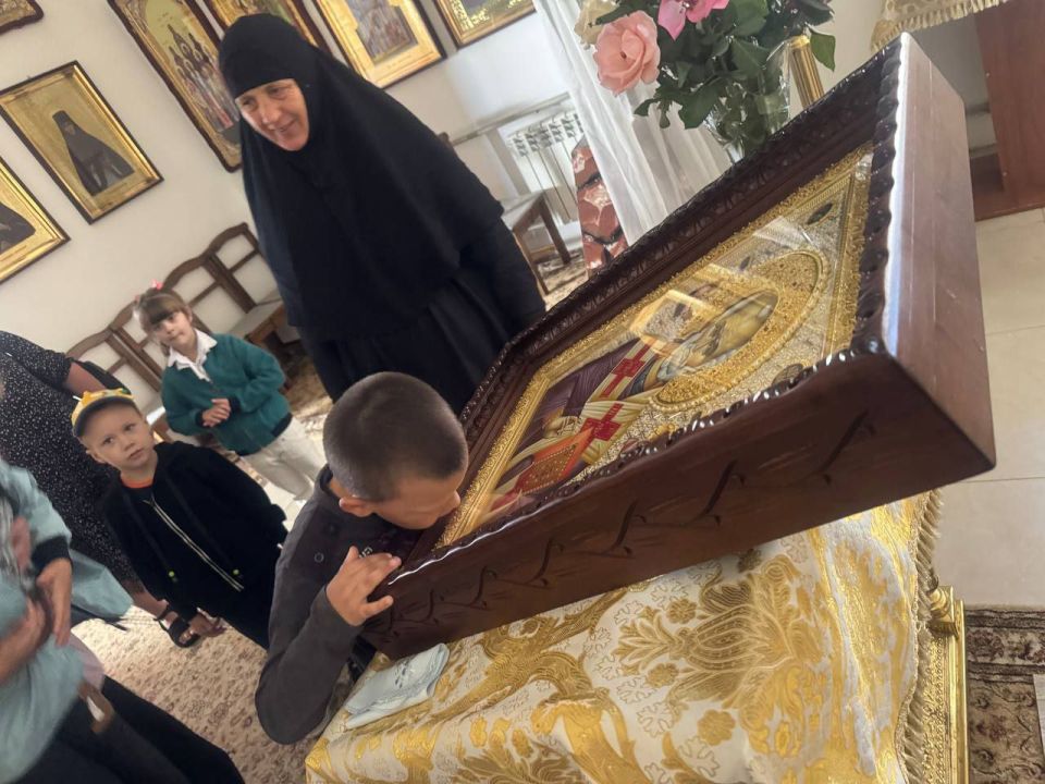 Благотворительная помощь Благодатновскому детсаду от женского Свято – Никольского монастыря Благотворительная помощь Благодатновскому детсаду от женского Свято – Никольского монастыря