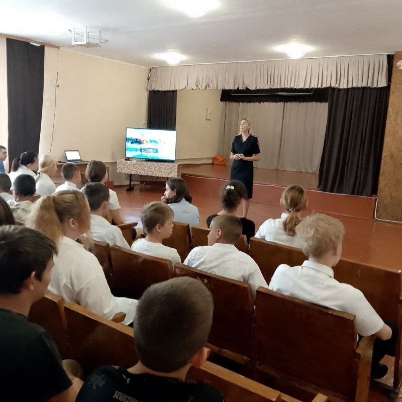 В Новокиевской школе прошла встреча с инспекторами ГИБДД по вопросам дорожной безопасности В Новокиевской школе прошла встреча с инспекторами ГИБДД по вопросам дорожной безопасности