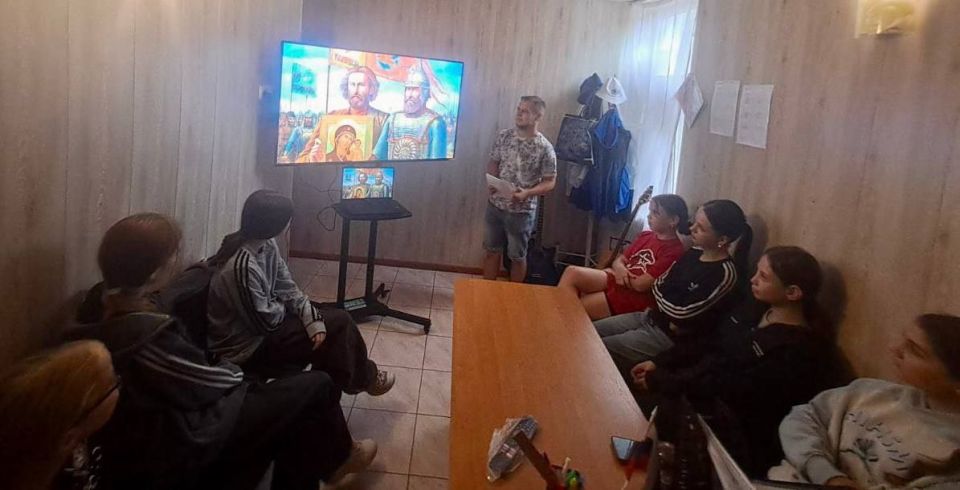 Сохраняя память, воспитывая будущее: библиотеки Каланчака о героях России Сохраняя память, воспитывая будущее: библиотеки Каланчака о героях России