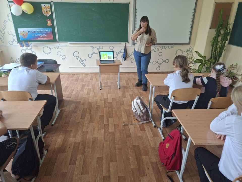 Специалисты природного парка «Алешковские пески» провели для школьников эко-урок о журавлях Специалисты природного парка «Алешковские пески» провели для школьников эко-урок о журавлях