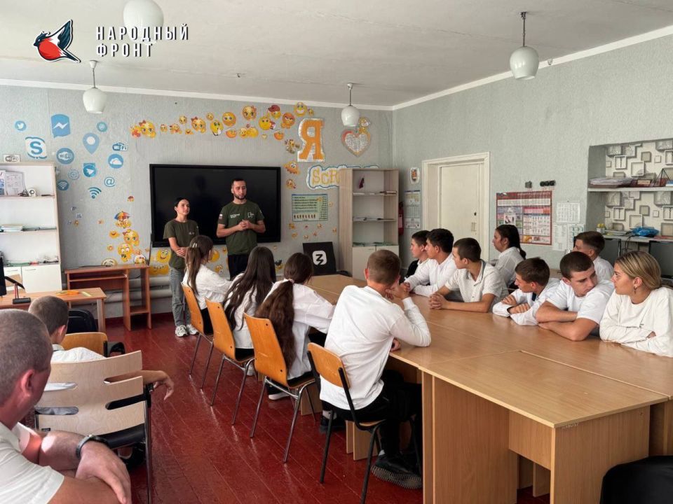 Знакомство школьников Скадовского муниципального округа с работой Молодёжки НФ Знакомство школьников Скадовского муниципального округа с работой Молодёжки НФ