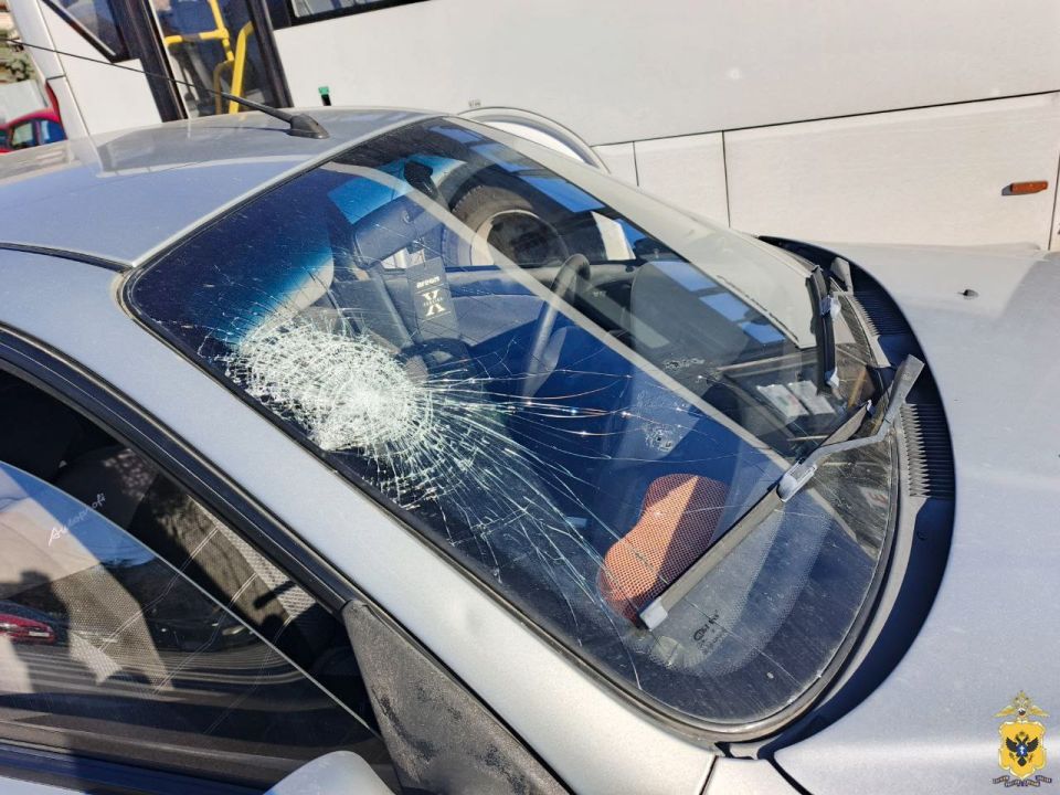 В Геническом округе полицейские устанавливают обстоятельства ДТП с пострадавшей