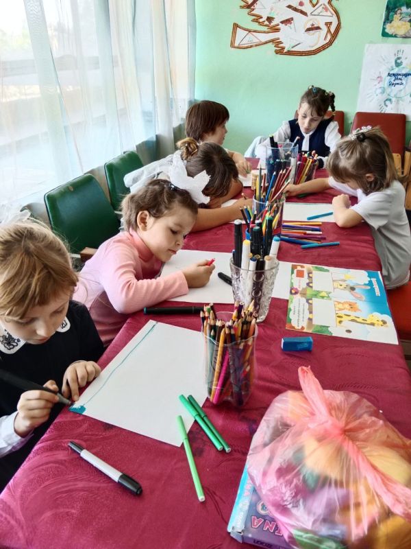 15 сентября в Нижнеторгаивском Доме культуры состоялась яркая и вдохновляющая выставка детских рисунков «Я рисую сказку» 15 сентября в Нижнеторгаивском Доме культуры состоялась яркая и вдохновляющая выставка детских рисунков «Я рисую сказку»
