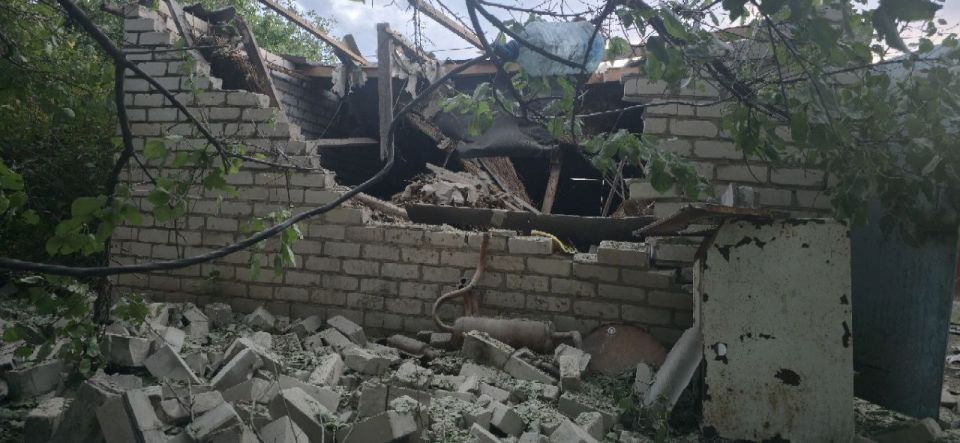 Подло атаковали машину с людьми: в Херсонской области укронацисты обстреляли автомобиль с мирными жителями Подло атаковали машину с людьми: в Херсонской области укронацисты обстреляли автомобиль с мирными жителями