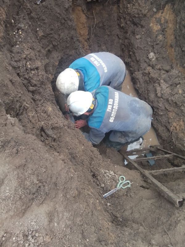Сотрудники ГУП ХО «ОБЛВОДОКАНАЛ» продолжают устранять аварийные ситуации на сетях водоснабжения, обеспечивая стабильное водоснабжение для населения Сотрудники ГУП ХО «ОБЛВОДОКАНАЛ» продолжают устранять аварийные ситуации на сетях водоснабжения, обеспечивая стабильное водоснабжение для населения