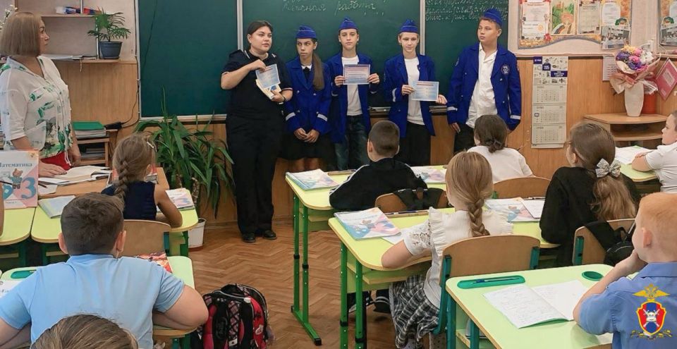 В Херсонской области сотрудники Госавтоинспекции провели занятие для школьников