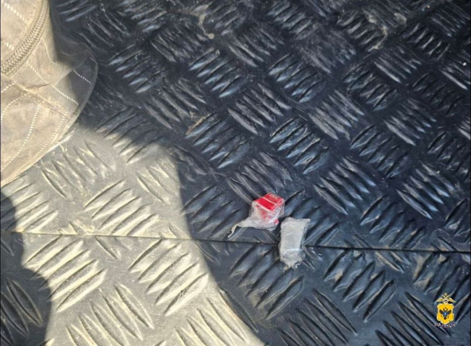 В Херсонской области полицейские обнаружили в автомобиле тайники с «синтетикой»