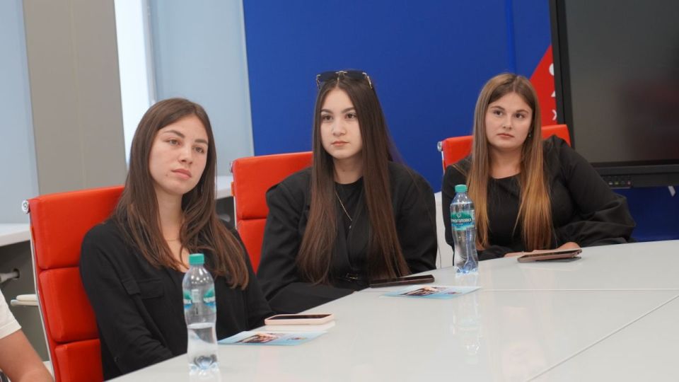 Сотрудники Херсонского ЛО МВД России на транспорте провели круглый стол для студентов Сотрудники Херсонского ЛО МВД России на транспорте провели круглый стол для студентов