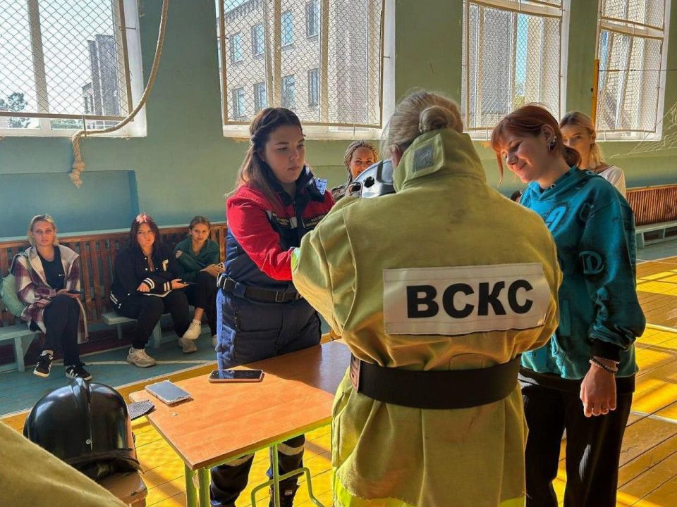 Аграрии-спасатели. Добровольцы Херсонского и Свердловского региональных отделений ВСКС провели мастер-класс по оказанию первой помощи и пожарной безопасности для учащихся ГБОУ СПО ХО «Чаплынский аграрный колледж» Аграрии-спасатели. Добровольцы Херсонского и Свердловского региональных отделений ВСКС провели мастер-класс по оказанию первой помощи и пожарной безопасности для учащихся ГБОУ СПО ХО «Чаплынский аграрный колледж»