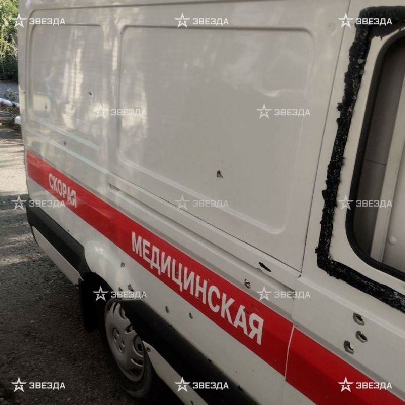 Карета скорой помощи, которую ВСУ обстреляли в Алешках Карета скорой помощи, которую ВСУ обстреляли в Алешках