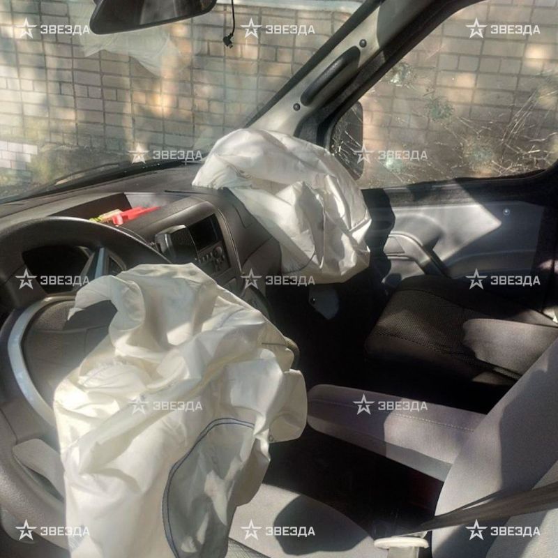 Карета скорой помощи, которую ВСУ обстреляли в Алешках Карета скорой помощи, которую ВСУ обстреляли в Алешках