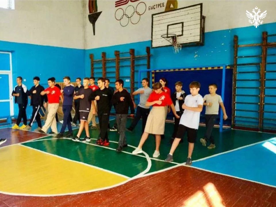 Специалисты центра «Патриот» обучили школьников Рубановки азам военного дела Специалисты центра «Патриот» обучили школьников Рубановки азам военного дела