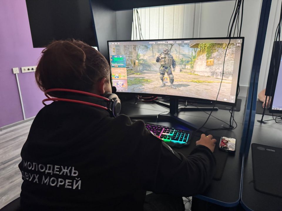 Улучшаем навыки в CS:GO. В ГАУ ХО «Дом молодежи» прошли тренировки по популярной компьютерной игре CS:GO для увлечённых юных геймеров Улучшаем навыки в CS:GO. В ГАУ ХО «Дом молодежи» прошли тренировки по популярной компьютерной игре CS:GO для увлечённых юных геймеров