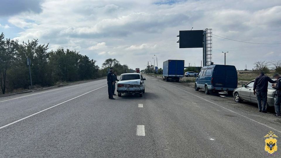 В Геническом округе полицейские устанавливают обстоятельства ДТП с пострадавшей