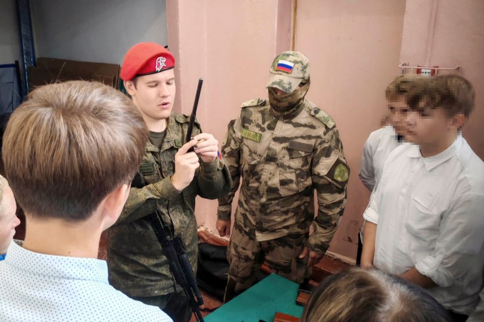 Военно-спортивные сборы для школьников прошли в Хлебодаровке Чаплинского округа Военно-спортивные сборы для школьников прошли в Хлебодаровке Чаплинского округа