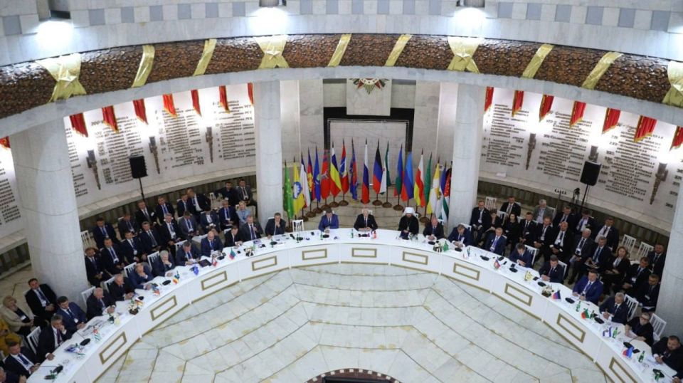 Александр Хлюстов: В составе делегации Херсонской областной думы принял участие в работе 43-й Конференции Южно-Российской Парламентской Ассоциации Александр Хлюстов: В составе делегации Херсонской областной думы принял участие в работе 43-й Конференции Южно-Российской Парламентской Ассоциации
