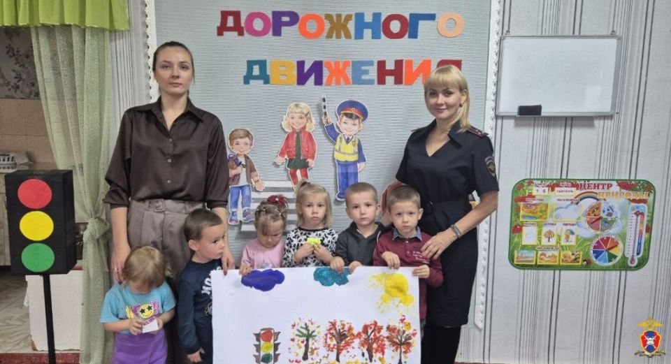 В Херсонской области сотрудники Госавтоинспекции провели профилактическое занятие для детсадовцев В Херсонской области сотрудники Госавтоинспекции провели профилактическое занятие для детсадовцев