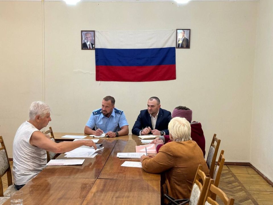 И.о. прокурора Каховского района провел выездной прием граждан в Новой Каховке И.о. прокурора Каховского района провел выездной прием граждан в Новой Каховке