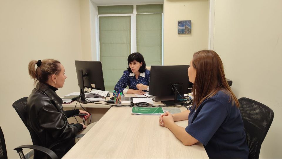 Ольга Осипенко: Совместно с главой Новотроицкого округа, секретарём местного отделения «Единой России» Евгенией Кузьменко провели рабочую встречу с временно исполняющей обязанности министра агропромышленного комплекса... Ольга Осипенко: Совместно с главой Новотроицкого округа, секретарём местного отделения «Единой России» Евгенией Кузьменко провели рабочую встречу с временно исполняющей обязанности министра агропромышленного комплекса...