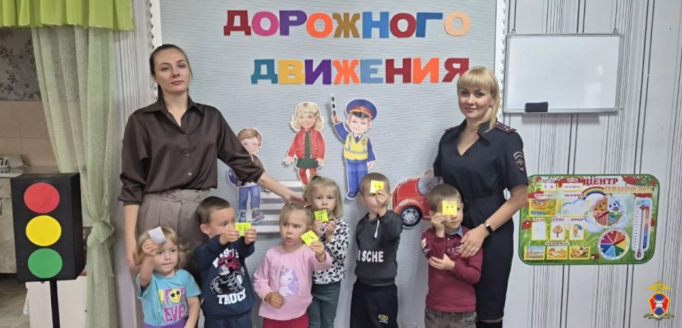В Херсонской области сотрудники Госавтоинспекции провели профилактическое занятие для детсадовцев