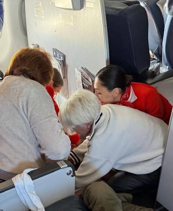 На высоте: врачи спасли жизнь герою СВО во время авиарейса