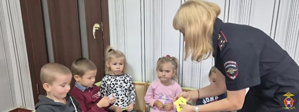 В Херсонской области сотрудники Госавтоинспекции провели профилактическое занятие для детсадовцев В Херсонской области сотрудники Госавтоинспекции провели профилактическое занятие для детсадовцев