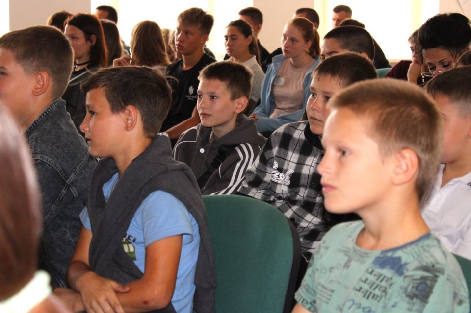 Сотрудники транспортной полиции Запорожья провели профилактическую лекцию для школьников в рамках акции «Уступи дорогу поезду» Сотрудники транспортной полиции Запорожья провели профилактическую лекцию для школьников в рамках акции «Уступи дорогу поезду»