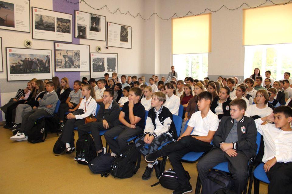 Сотрудники транспортной полиции Запорожья провели профилактическую лекцию для школьников в рамках акции «Уступи дорогу поезду» Сотрудники транспортной полиции Запорожья провели профилактическую лекцию для школьников в рамках акции «Уступи дорогу поезду»