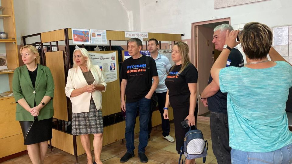Посуду для столовых техникума и школы в Геническом округе передали волонтеры при содействии «Единой России» Посуду для столовых техникума и школы в Геническом округе передали волонтеры при содействии «Единой России»