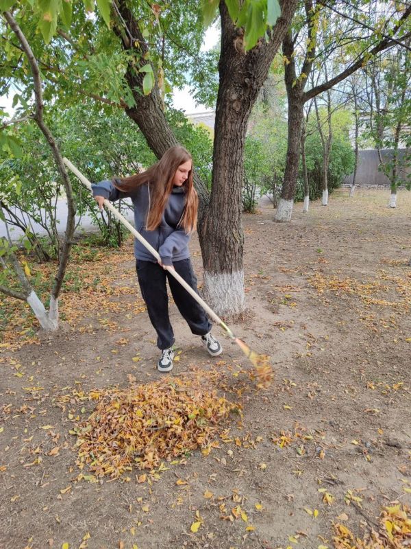 Субботник в ГБОУ ХО «Нижнесерогозская школа»: символ единства и патриотизма Субботник в ГБОУ ХО «Нижнесерогозская школа»: символ единства и патриотизма