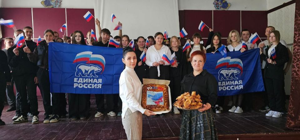 Надежда Бабешко: Ко Дню воссоединения новых регионов с Российской Федерацией в Ивановском отделении партии «Единая Россия» прошло запоминающееся мероприятие для школьников Надежда Бабешко: Ко Дню воссоединения новых регионов с Российской Федерацией в Ивановском отделении партии «Единая Россия» прошло запоминающееся мероприятие для школьников