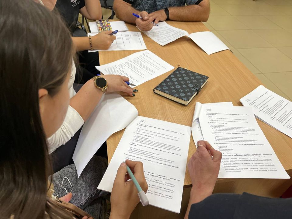 Избирательный диктант провели в Херсонской области в преддверии Дня воссоединения исторических регионов с Россией Избирательный диктант провели в Херсонской области в преддверии Дня воссоединения исторических регионов с Россией