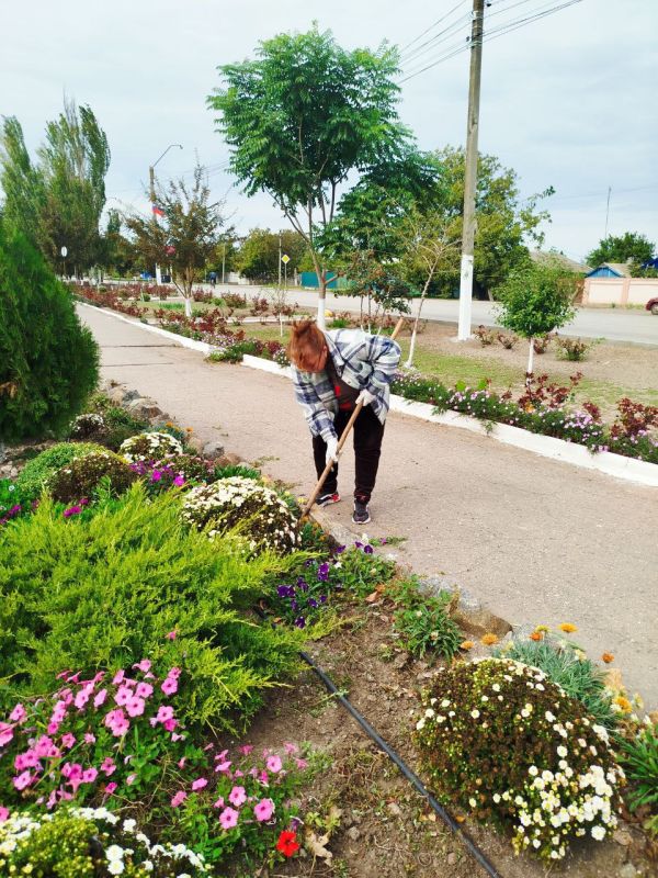 В Геническом округе продолжаются субботники в честь 3-летия воссоединения с Россией В Геническом округе продолжаются субботники в честь 3-летия воссоединения с Россией