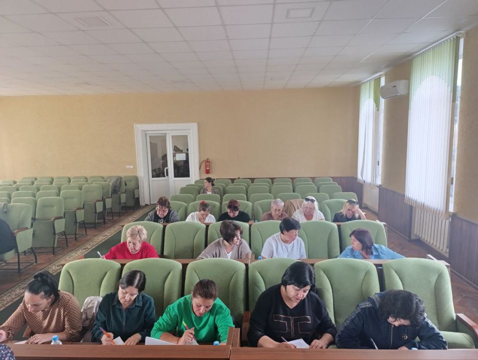 В Геническе члены избиркомов написали Избирательный диктант В Геническе члены избиркомов написали Избирательный диктант