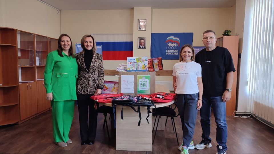 Ольга Осипенко: Совместно с главой Новотроицкого округа, секретарём местного отделения «Единой России» Евгенией Кузьменко передали гуманитарную помощь для Новотроицкого территориального отдела муниципалитета Ольга Осипенко: Совместно с главой Новотроицкого округа, секретарём местного отделения «Единой России» Евгенией Кузьменко передали гуманитарную помощь для Новотроицкого территориального отдела муниципалитета