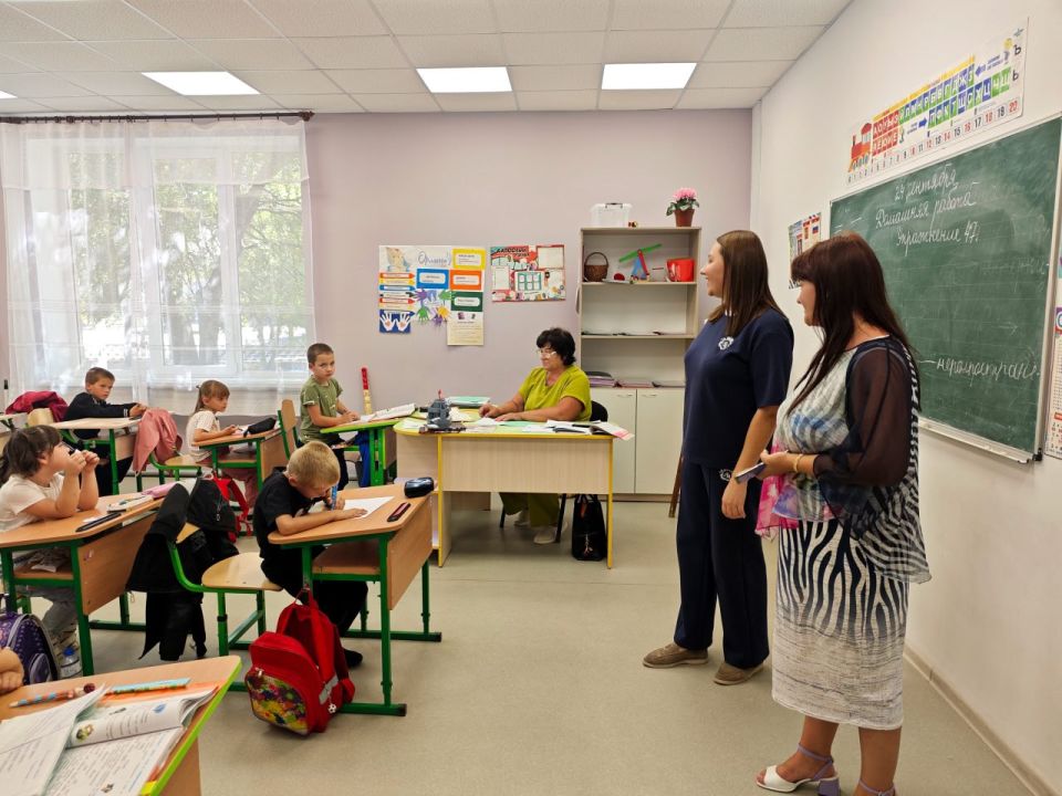 Евгения Кузьменко: В рамках рабочей поездки совместно с начальником Владимиро-Ильинского территориального отдела Григорием Юрьевичем Бочком осмотрела социальные объекты села – школу и детский сад, в которых недавно... Евгения Кузьменко: В рамках рабочей поездки совместно с начальником Владимиро-Ильинского территориального отдела Григорием Юрьевичем Бочком осмотрела социальные объекты села – школу и детский сад, в которых недавно...
