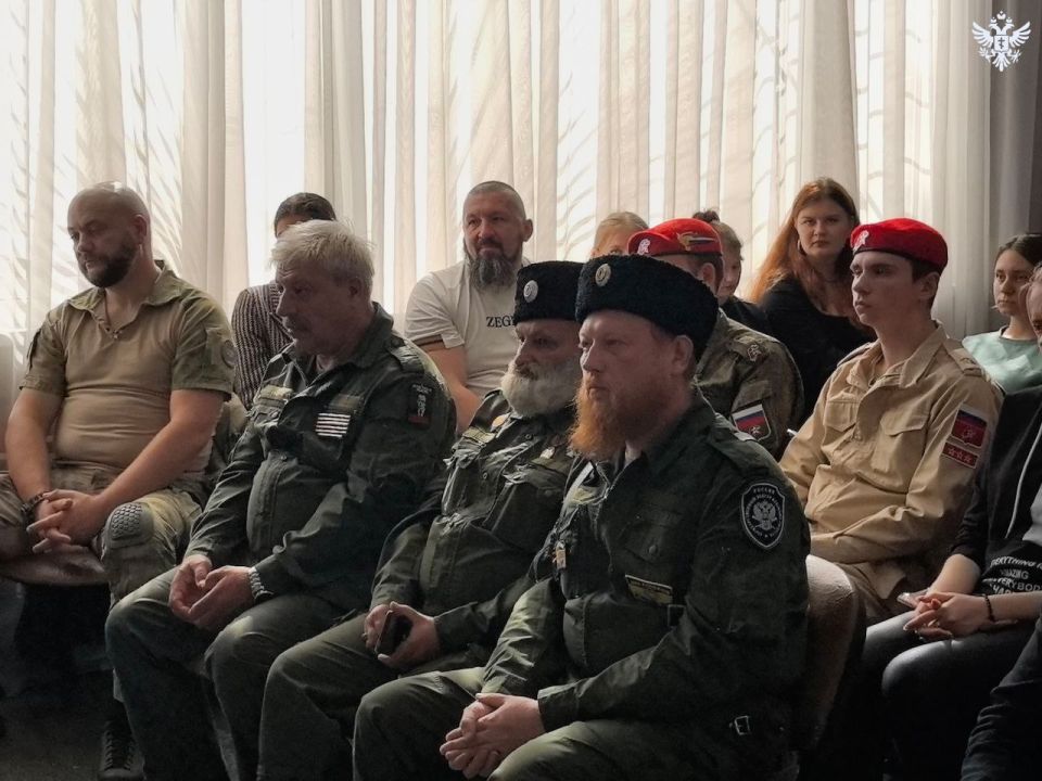 В Геническе представили книгу «Мои 1418 дней войны» В Геническе представили книгу «Мои 1418 дней войны»
