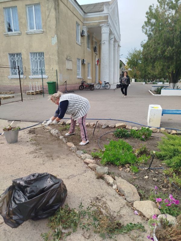 В Геническом округе продолжаются субботники в честь 3-летия воссоединения с Россией В Геническом округе продолжаются субботники в честь 3-летия воссоединения с Россией