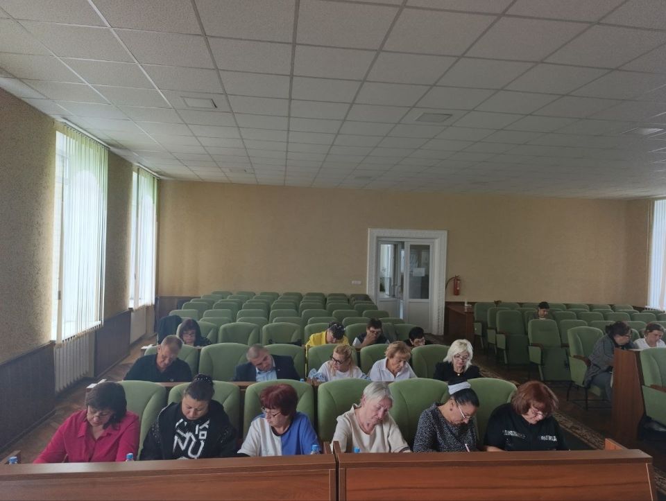 В Геническе члены избиркомов написали Избирательный диктант В Геническе члены избиркомов написали Избирательный диктант